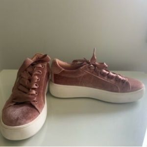 Steve Madden Womens Pink Velvet Sneakers Silk Lace